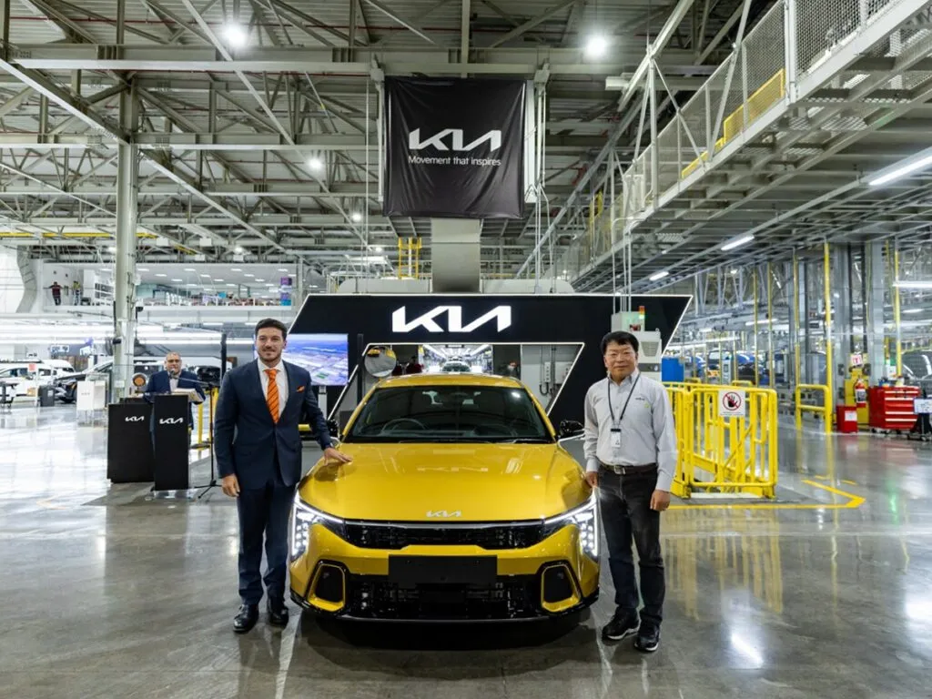 Arranca exportación a Europa de primer vehículo KIA hecho en NL