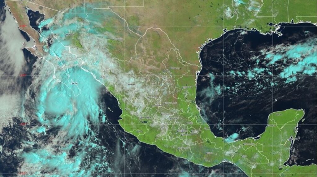 Lorena mantendrá lluvias de muy fuertes desde BC hasta Jalisco
