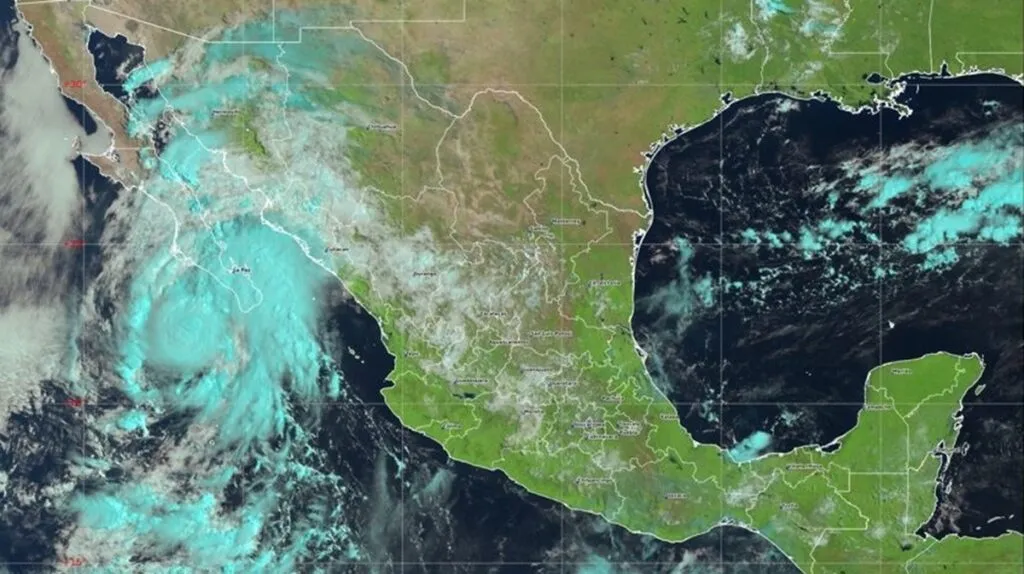 Lorena mantendrá lluvias de muy fuertes desde BC hasta Jalisco