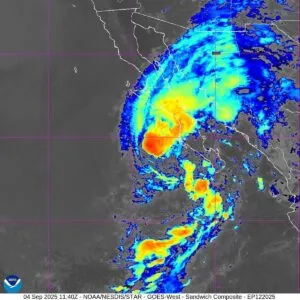 Lorena podría cambiar de trayectoria y persistirán las fuertes lluvias