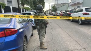 Matan al jefe de farmacia del IMSS; niño resulta herido