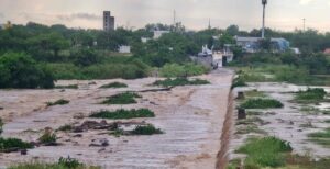 Menor muere arrastrado por corriente de agua en Culiacán
