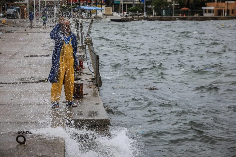 Narda se debilita a categoría 1 y mantiene lluvias en tres estados