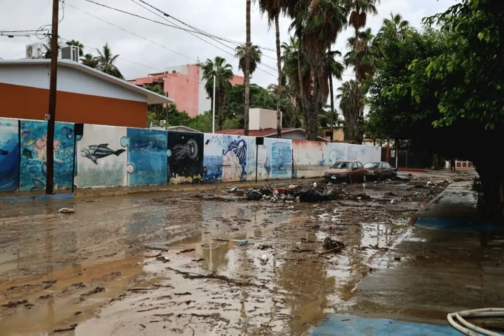 Suspenden clases por el huracán Lorena en varios estados