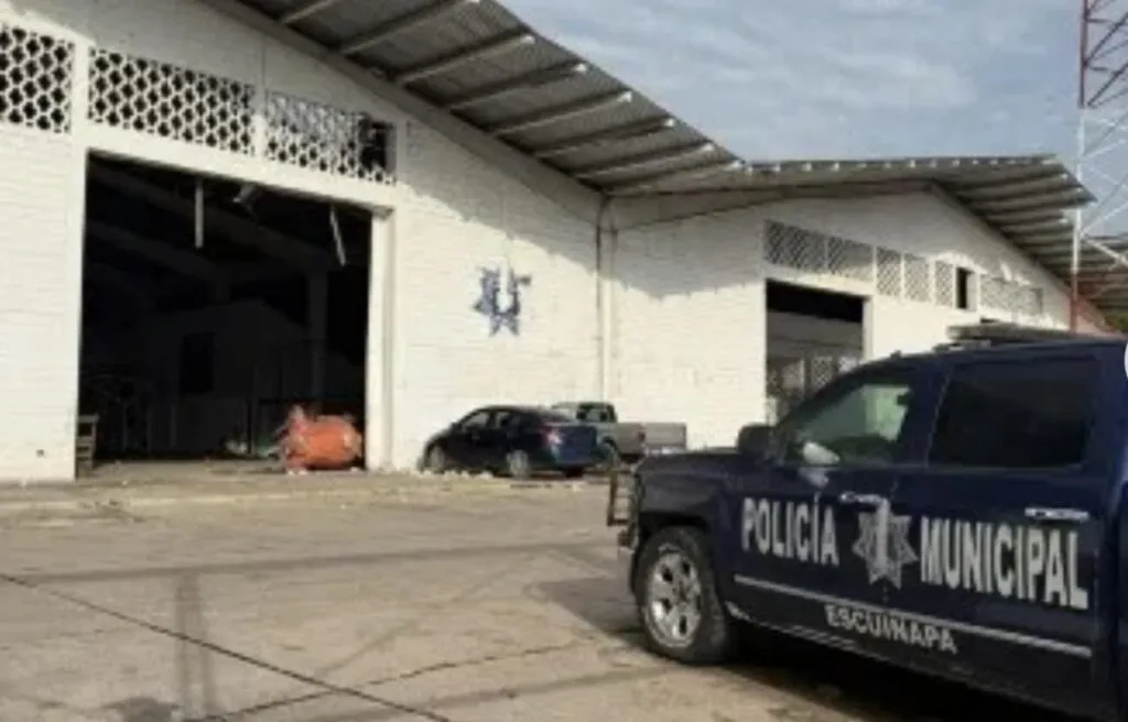 Atacan con explosivos instalaciones de Policía en Sinaloa