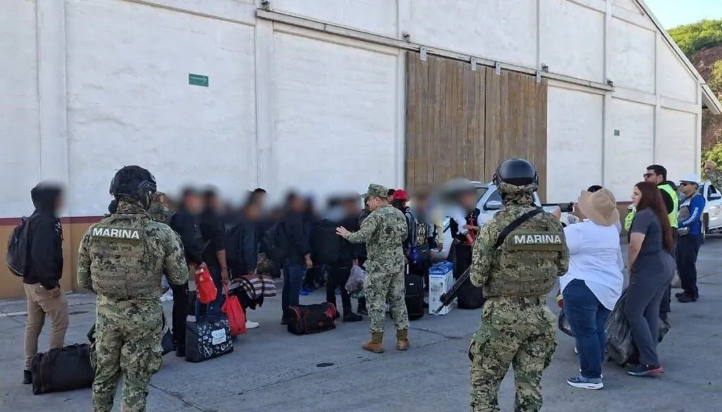 Interceptan embarcación con 28 menores de edad en altamar