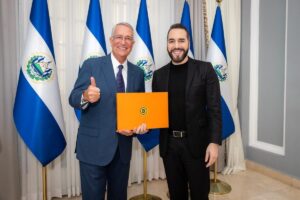 Empresario Salinas Pliego se reúne con Nayib Bukele