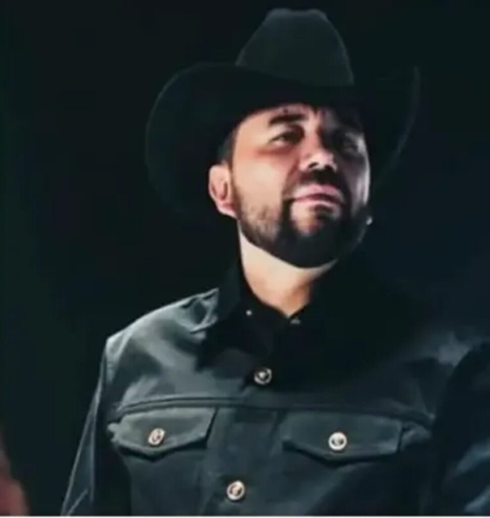 Fidel Rueda proyecta un video editado con IA de Sheinbaum y su agresor