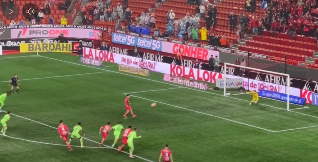 Gilberto Mora rompe récord de Rafa Márquez con golazo a lo Panenka