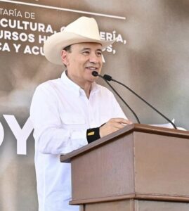 Gobernador Durazo sostiene llamada con agricultores tras bloqueo