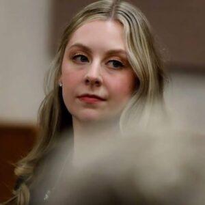 Maestra baleada por un alumno de 6 años recibirá 10 millones de dólares