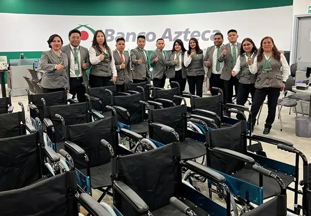 Banco Azteca redobla esfuerzos en sostenibilidad social con la entrega de 200 sillas de ruedas en 2025
