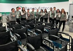 Banco Azteca redobla esfuerzos en sostenibilidad social con la entrega de 200 sillas de ruedas en 2025