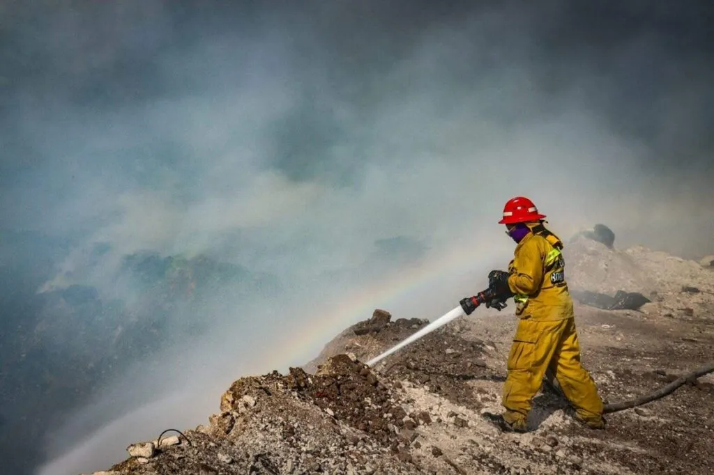 Bomberos sofocan incendio en el basurón Piggyback de Culiacán