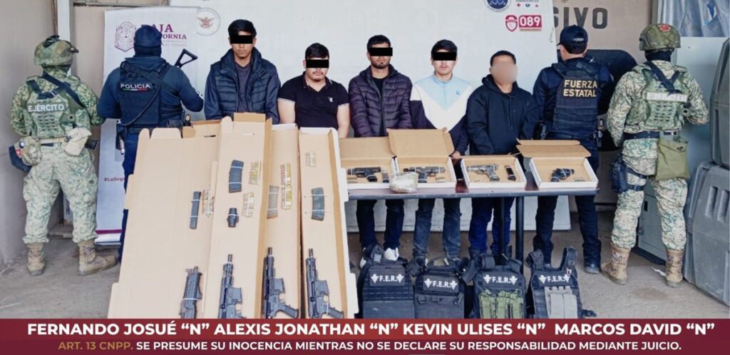 Desarticulan célula delictiva y decomisan arsenal en Baja California