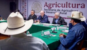 Gobierno acuerda acciones con agricultores y transportistas