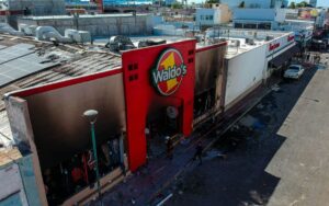 Libran 25 órdenes de aprehensión por incendio de Waldo’s en Hermosillo