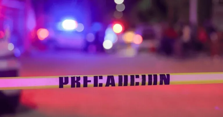 Desmantelan en EU red que traficaba armas a México.