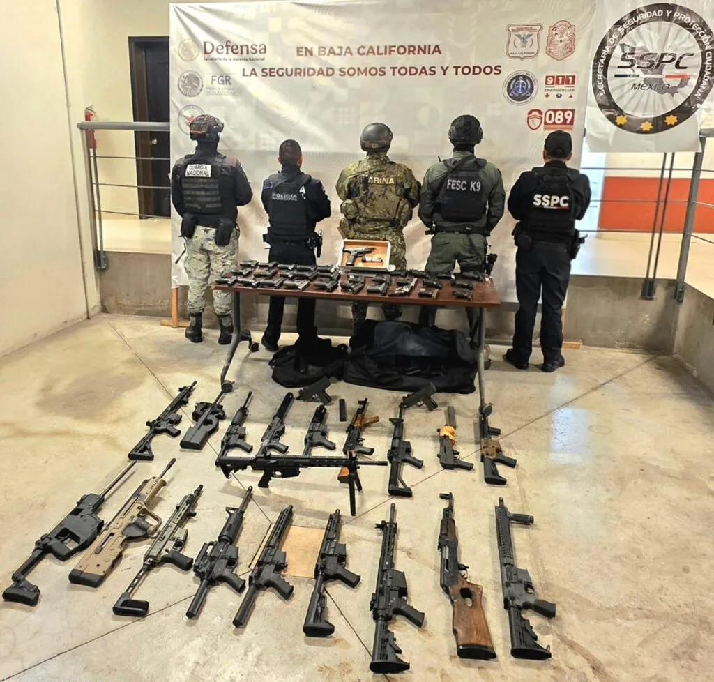 Aseguran en Tijuana más de 50 armas de fuego