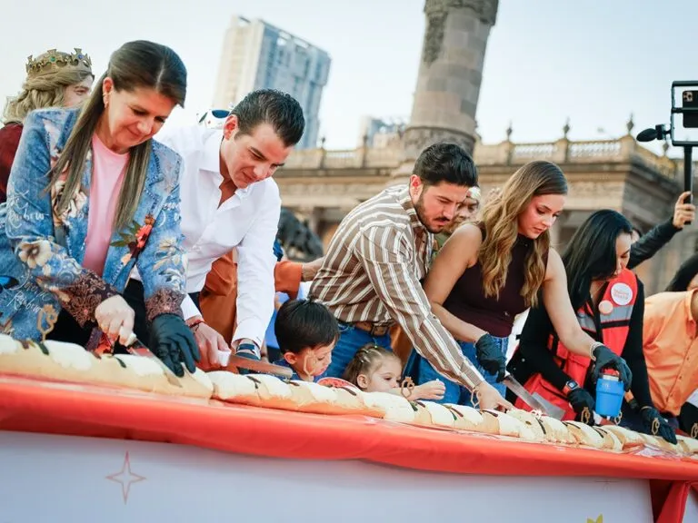 Celebran Samuel y Mariana Día de Reyes con Macro Rosca