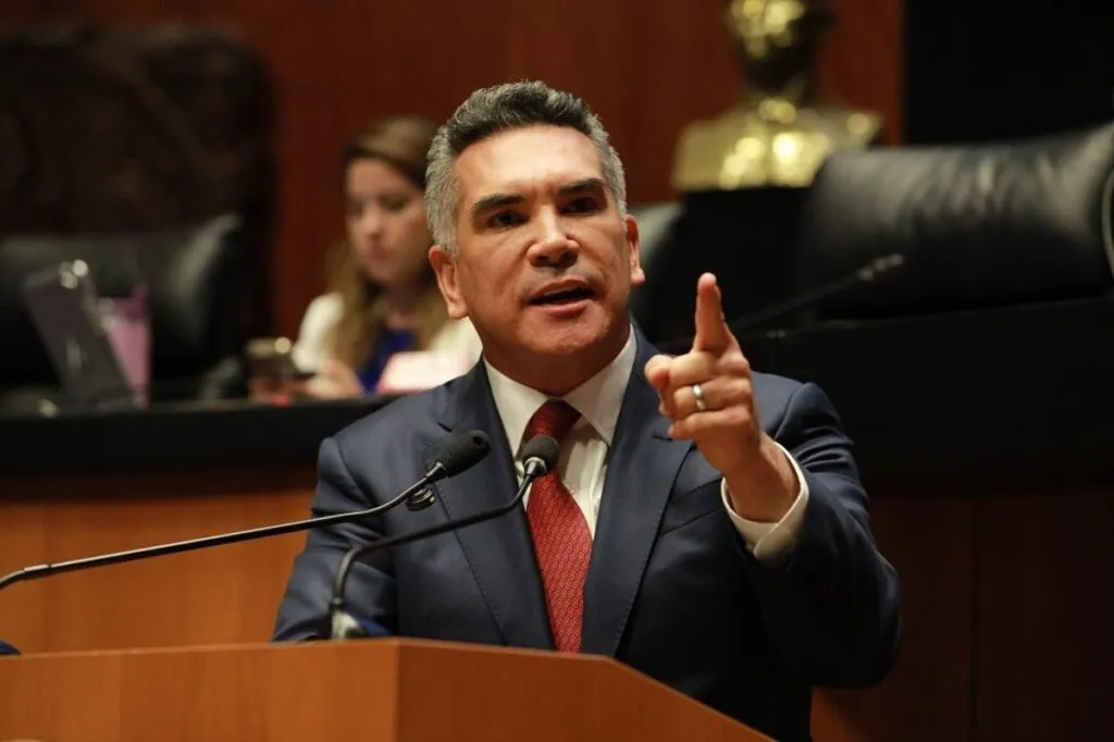 PRI respalda caída de Maduro; PAN pide elecciones libres en Venezuela