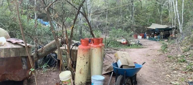 Destruyen laboratorio y más de 2 toneladas de metanfetaminas en Durango