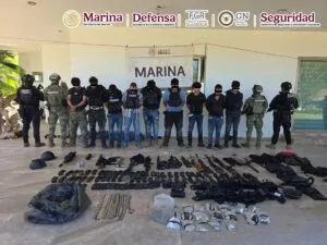 Detienen a nueve personas y aseguran armamento en Sinaloa