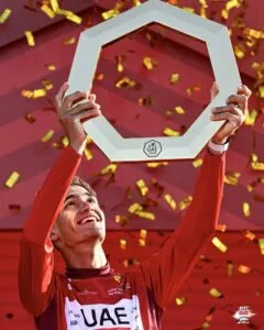 Isaac del Toro gana Tour de los Emiratos Árabes