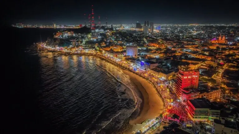 Más de 550 mil personas disfrutan del inicio del Carnaval Mazatlán