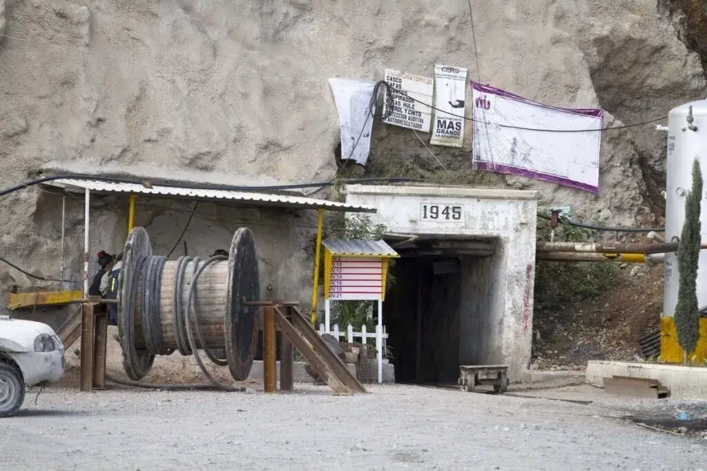 Derrumbe de mina en Sinaloa deja cuatro trabajadores atrapados