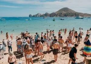 Entre 45 y 50 mil jóvenes arribarán a Los Cabos por Spring Break 2026