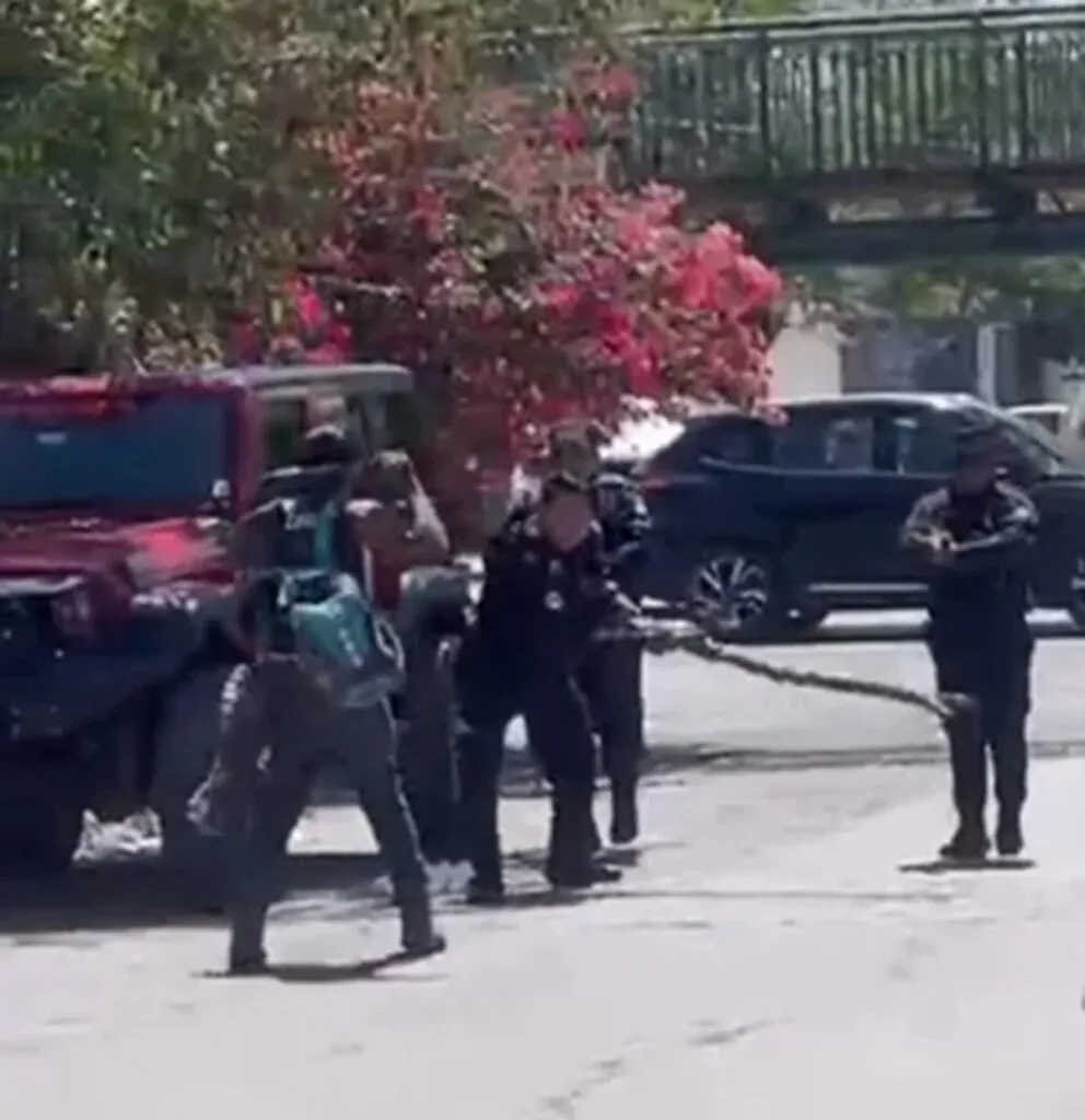 Investigan a policías por abatir a hombre mientras cargaba a su hijo en Nuevo León