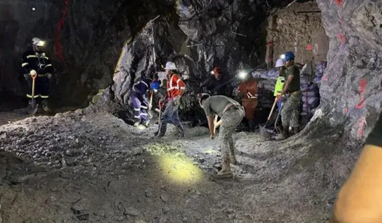 Autoridades intensifican trabajos para llegar a zona cero de la mina Santa Fe