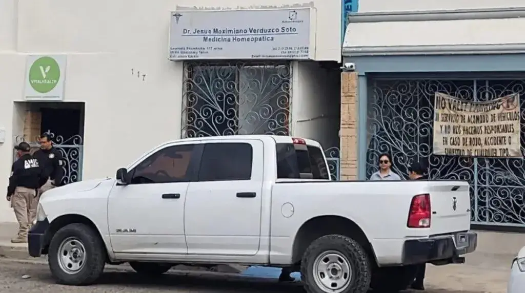 Buscan en tres inmuebles al responsable de administrar sueros "vitaminados" en Sonora