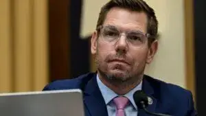 Mujeres acusan de agresión sexual a congresista demócrata y aspirante a gobernador de California