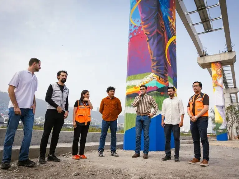 Samuel García entrega murales del Corredor FIFA