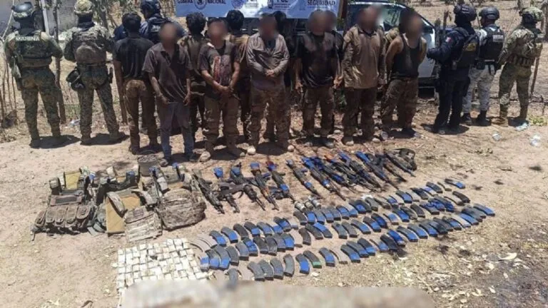 Caen 13 presuntos operadores de “Los Chapitos” en Sinaloa