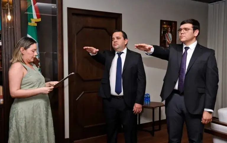 Gobernadora toma protesta a nuevos funcionarios; respaldo en Seguridad