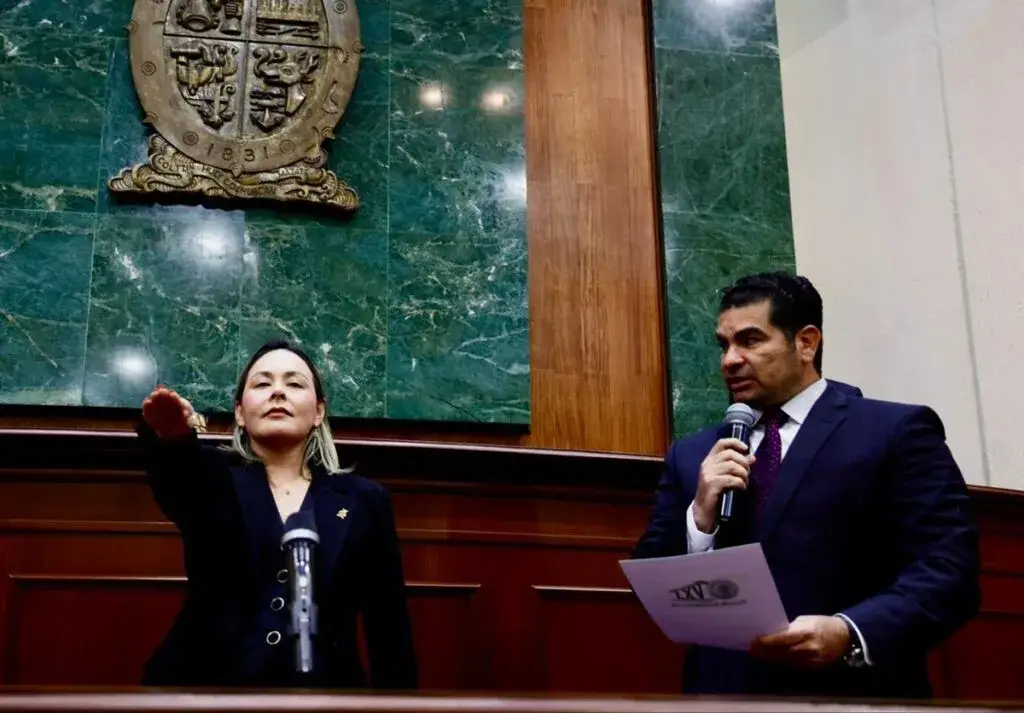 Yeraldine Bonilla rinde protesta como gobernadora interina de Sinaloa