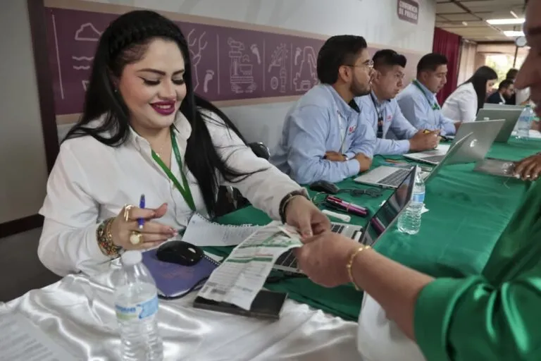 CFE atiende a usuarios inconformidades con tarifas elevadas