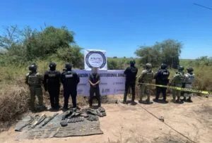 Detienen a tres civiles que portaban armas largas tipo AK-47
