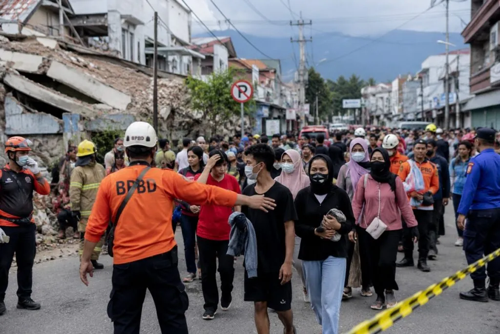 Sismo de magnitud 6.7 sacude Indonesia y activa monitoreo regional