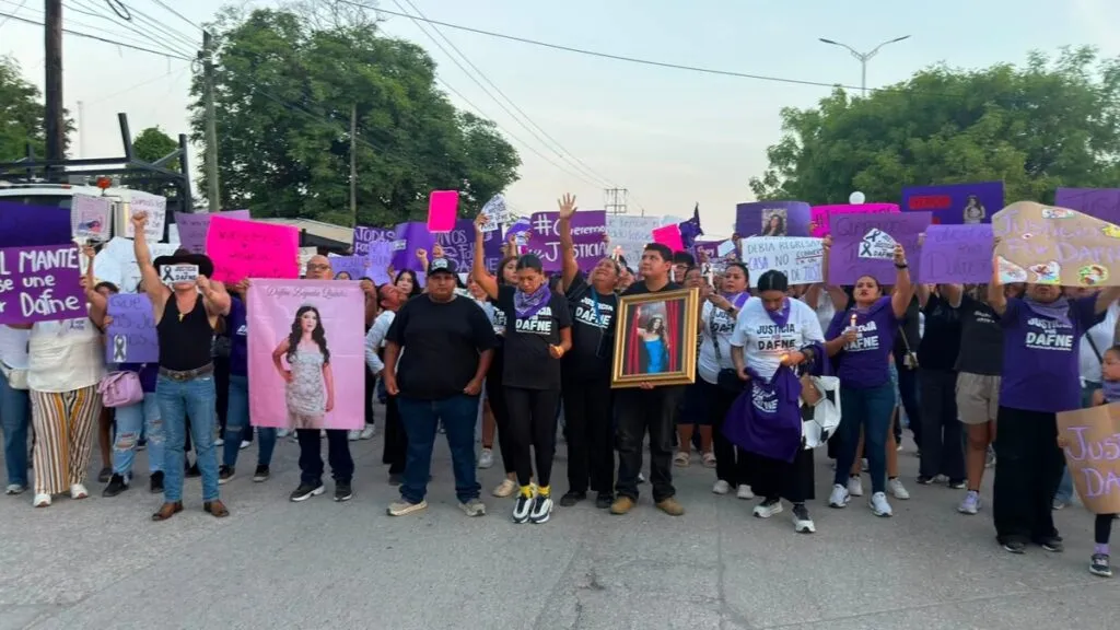 Madre de Dafne encabeza marcha en Tamaulipas para exigir justicia