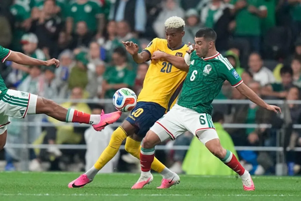 México vence a Ecuador y avanza con autoridad a Octavos