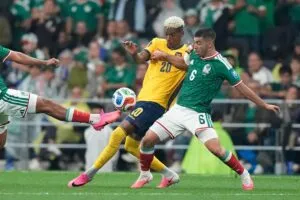 México vence a Ecuador y avanza con autoridad a Octavos