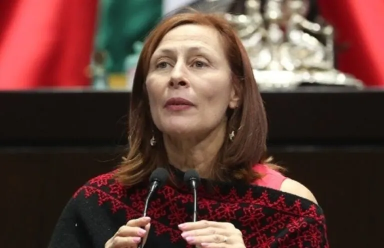 Tatiana Clouthier cuestiona reducir edad para gobernar Nuevo León