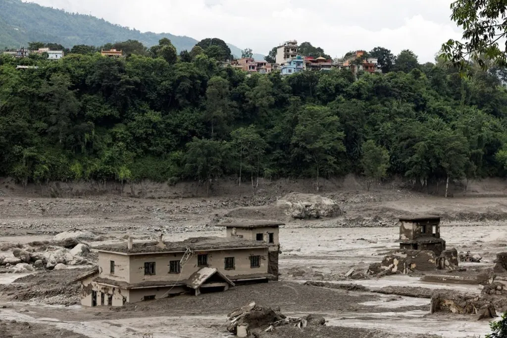 Deslave en Nepal deja decenas de muertos y cientos de desaparecidos