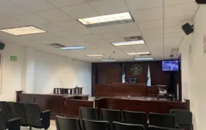 Detienen a juez que sobornó a funcionario en Durango.