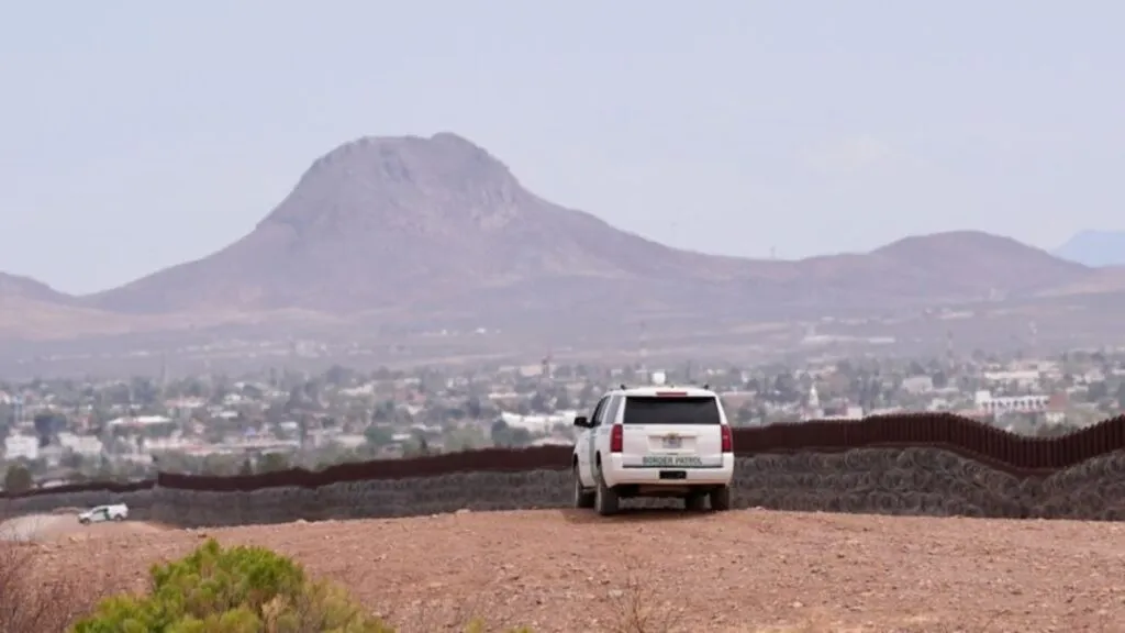 EU comienza obras del muro fronterizo en Arizona con México pese a negativa de pueblos indígenas