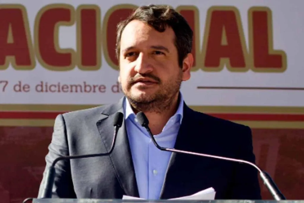Andrés Manuel cuestiona a gobierno de EU por retiro de su visa.